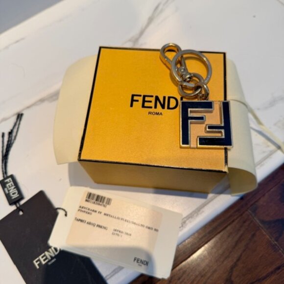 FENDI KEYCHARM FF METALLO/FLEXI/SMALTO ORO SO FT=NERO - Picture 2 of 4